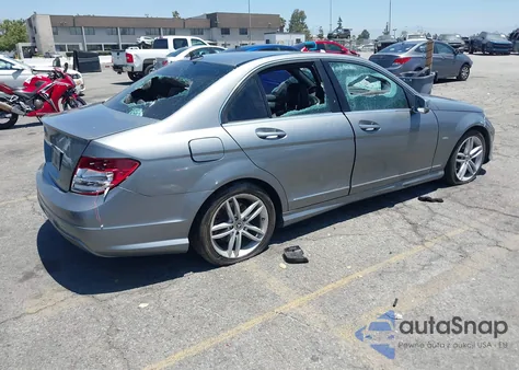 2012 Mercedes-Benz C 250 Luxury/Sport z USA, uszkodzony, nr VIN WDDGF4HB3CR233709